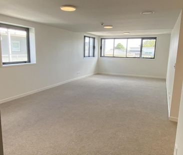 Modern two-bedroom apartment in St Lukes - Photo 4