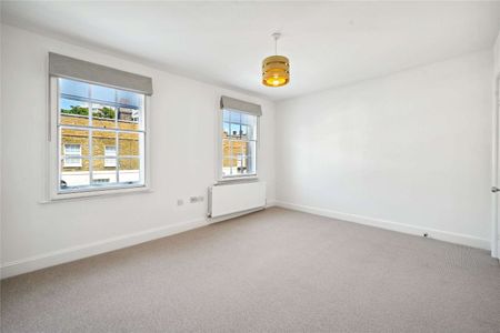 Recently refurbished two bedroom house with private garden - Photo 5