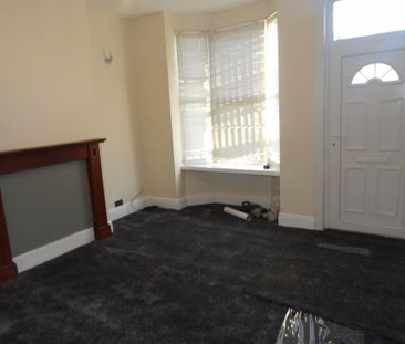 3 bedroom end of terrace house to rent - Photo 1