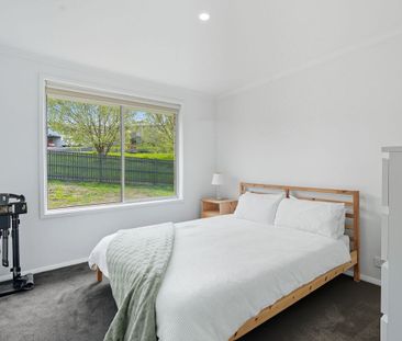 Well Presented Three Bedroom family Home - Photo 5