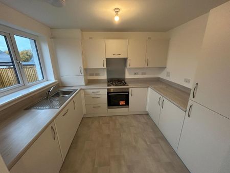 3 bedroom semi-detached house to rent - Photo 5