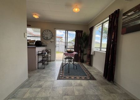 Location Location! - Photo 5