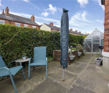 Well-presented one bedroom top floor apartment in the desirable are... - Photo 6