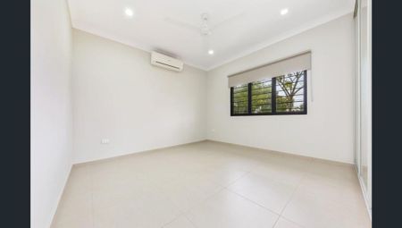 Stunning family home in a prime location! - Photo 3