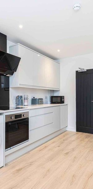 6 x Modern Double En-Suite Furnished Rooms Room 3 - Photo 1