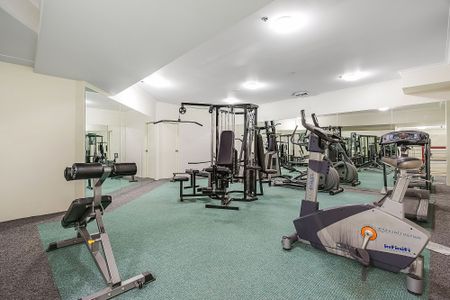 Paramount - Unfurnished - Available 31st October - Photo 3