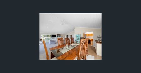 STUNNING HOUSE WITH STUNNING VIEWS - Photo 4