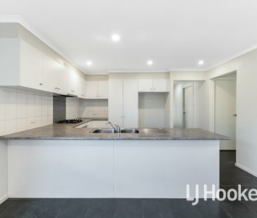 Lovely Three Bedroom Home - Photo 5