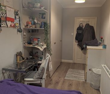Room in a Shared House, Cotswold Gardens, NW2 - Photo 1
