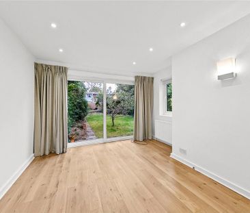 4 bedroom end of terrace house to rent - Photo 1