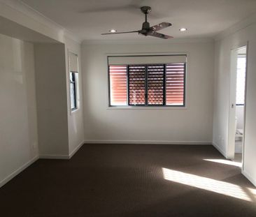 Fully fenced low maintenance yard - Photo 4