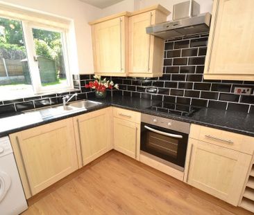 3 bedroom semi-detached house to rent - Photo 1