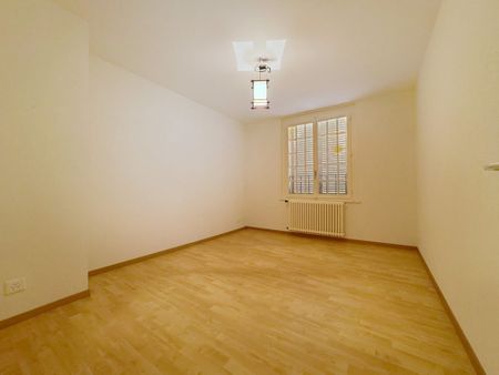 Joli appartement en duplex de 2,5 pièces, partiellement rénové - Photo 3