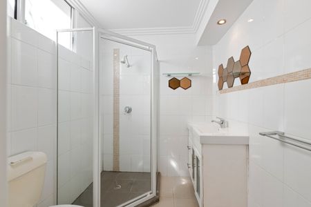 9 Beanga Street, Greenslopes QLD 4120 - House For Rent | Domain - Photo 5