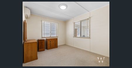 Charming Timber Home in the Heart of Warwick – Space, Comfort & Convenience - Photo 3