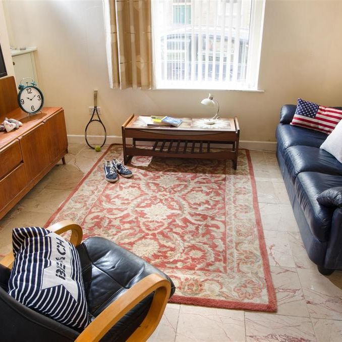 4 bedroom private hall to rent - Photo 1