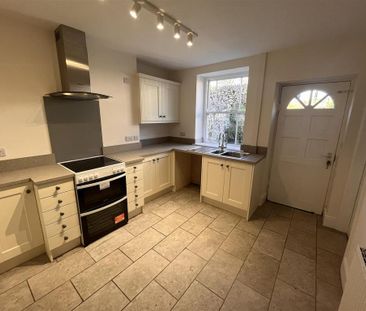 2 bedroom end of terrace house to rent - Photo 5