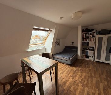 Nähe Stadtpark: Zentrale u. gepflegte 1-Zimmer-Dachgeschoss-Wohnung... - Photo 3