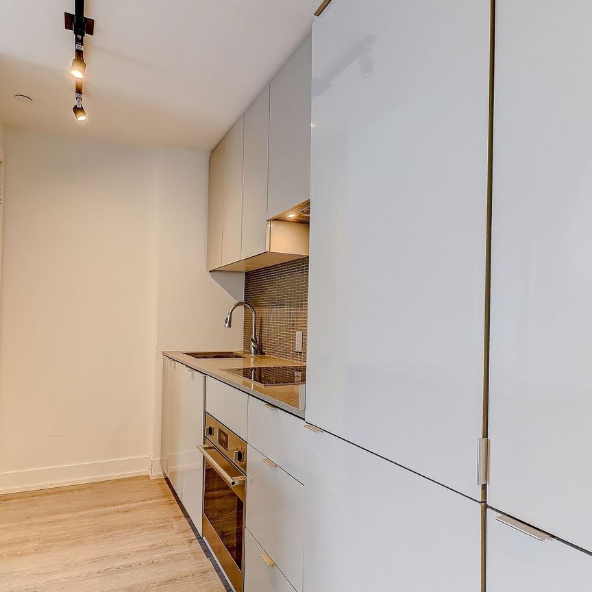 For Lease - 7 Grenville Street Unit# 4105, Toronto, Ontario - Photo 1