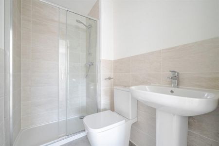 3 bedroom semi-detached house to rent - Photo 4