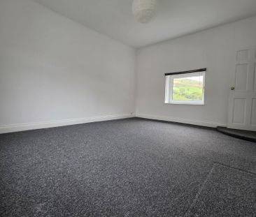 2 bedroom House To Let Total Size: 948 SQ FT - Photo 3