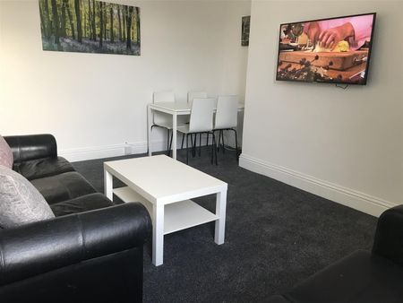 Newcastle upon Tyne - Photo 2