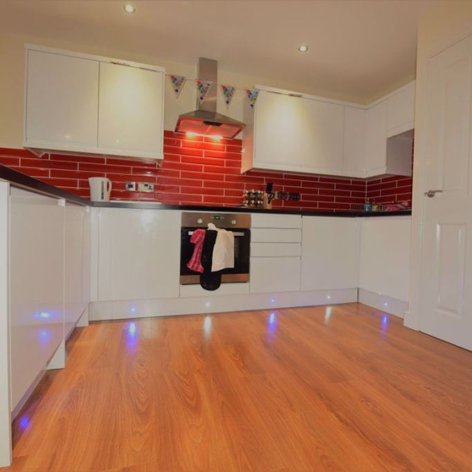 1 bedroom Flat in Flat 7, Leeds - Photo 1