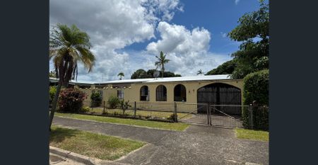 LARGE FAMILY HOUSE- 4 BEDROOMS-1 BATHROOM & POOL - Photo 5