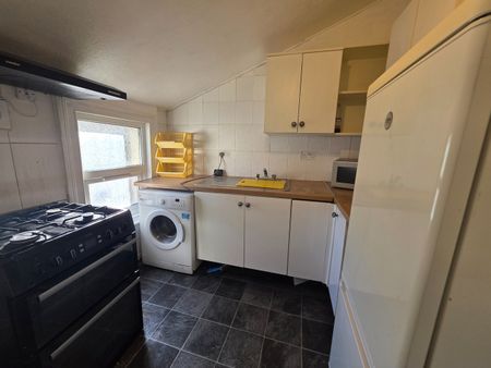 2 Bed Flat, Elmgrove Avenue, BS5 - Photo 4