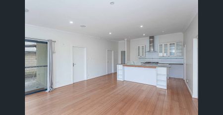 Elegant Floreat Family Home - Photo 5