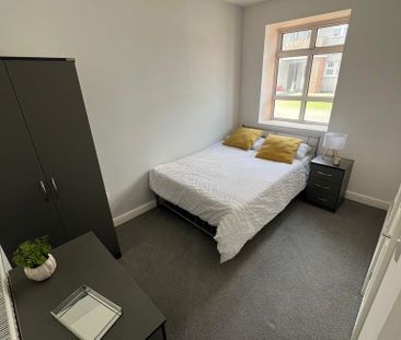 1 bedroom in a house share to rent - Photo 4