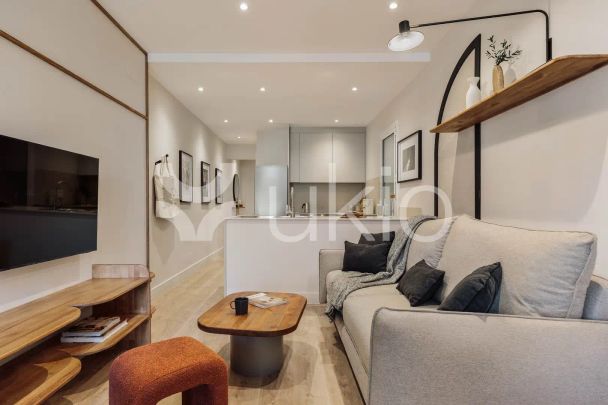Apartamento de alquiler en Carrer de Balmes, El Putget i el Farró - Photo 1