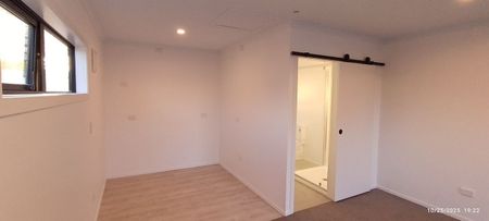 BRAND NEW Studio Flat - Photo 2