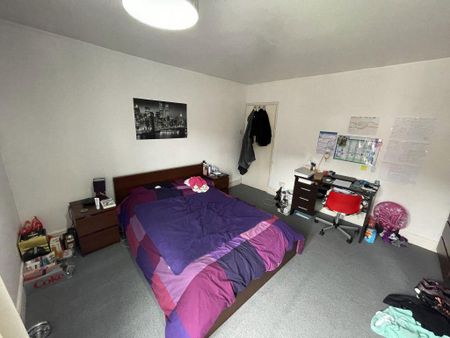 4 bedroom terraced house to rent - Photo 3