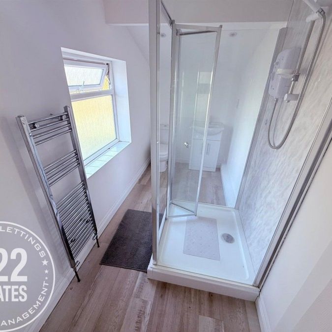 Barnsfold Road - Stockport - SK6 - Photo 1