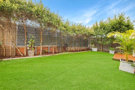 Well-appointed apartment with fantastic spacious courtyard - Photo 5