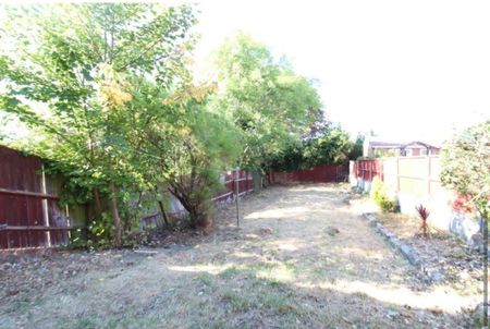 3 Bed Semi-Detached House, Mountfield Road, LU2 - Photo 4