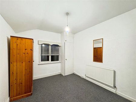 3 bedroom house to rent Thursby Road, Northampton, NN1 - Photo 4