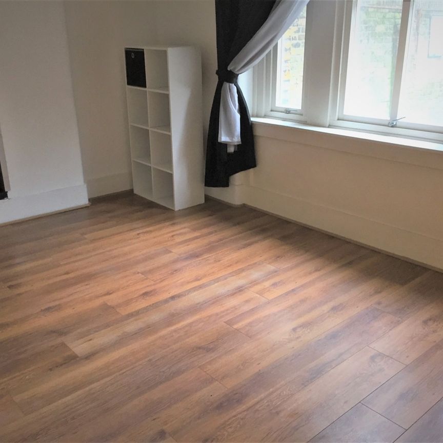 1 Bed Flat, Old Kent Road, SE1 - Photo 1