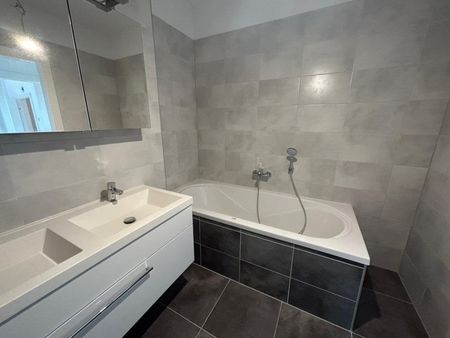 3 - Zimmer Wohnung mit 2 KFZ- Stellplätzen - Photo 5