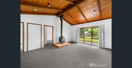 Charming Country Cottage - Photo 2