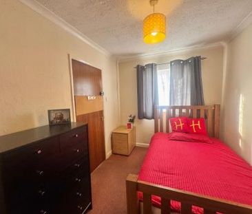 5 Bed Student Home - 43 Kemsing Gardens - Photo 6