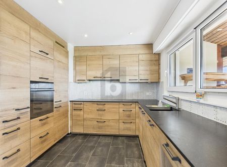 ENTIÈREMENT RÉNOVÉ ET MEUBLÉ, VUE IMPRENABLE - Photo 5