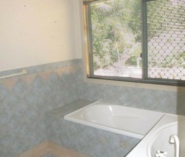 WELL PRESENTED HOME IN CENTRAL LOCATION - Photo 6