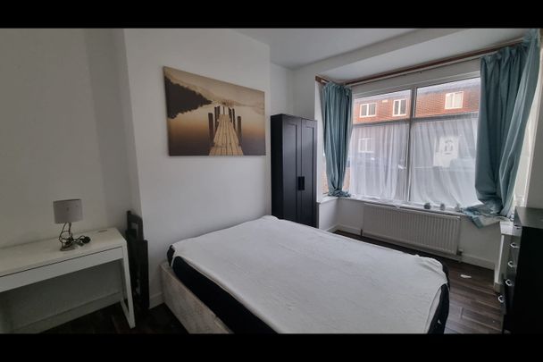 7 Bed Detached House, High Town Road, LU2 - Photo 1