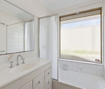 GREAT THREE BEDROOM HOUSE - Photo 4