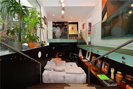 2 bedroom conversion flat with 1 reception and 2 bathrooms in 10 Frederick Close, W2 - Photo 5