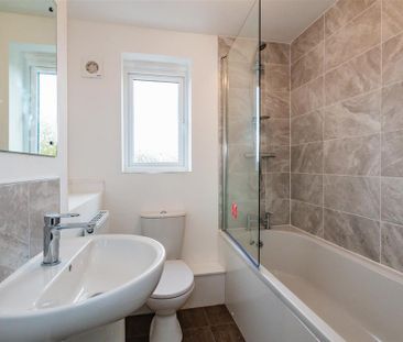 2 bedroom semi-detached house to rent - Photo 2