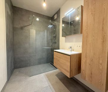 Gelijkvloers appartement met twee slaapkamers in centrum Roeselare! - Photo 2