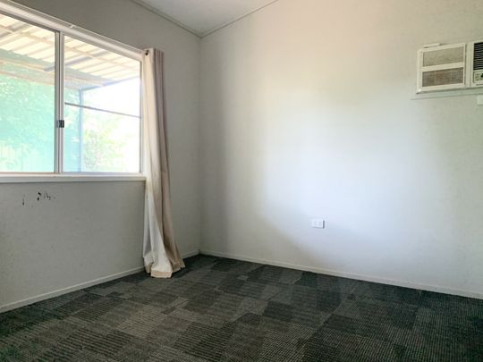 FULLY AIR-CONDITIONED 5 BEDROOM HOME! - Photo 1